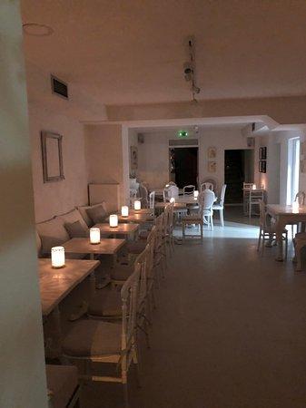 Trii Art Cafe & Wine Bar